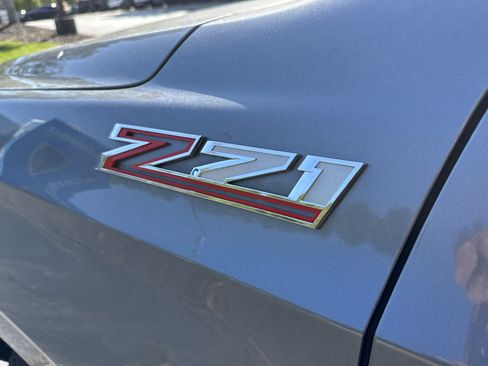 Used 2022 Chevrolet Suburban Z71 w/ Luxury Package AWD/4WD image 8