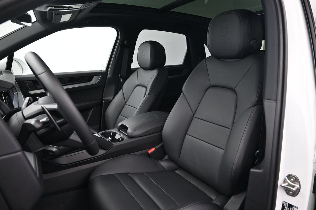 Certified 2026 Porsche Cayenne AWD/4WD image 5