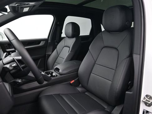 Certified 2026 Porsche Cayenne AWD/4WD image 5