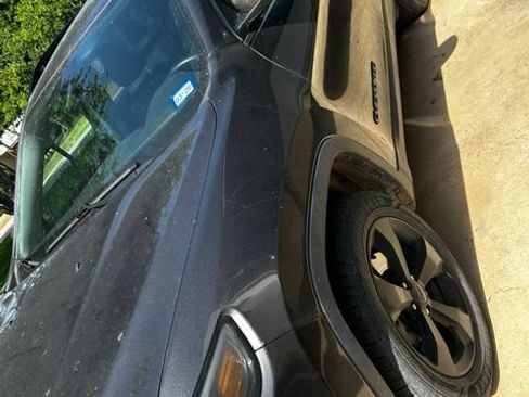 Used 2020 Jeep Cherokee Latitude Plus AWD/4WD image 2