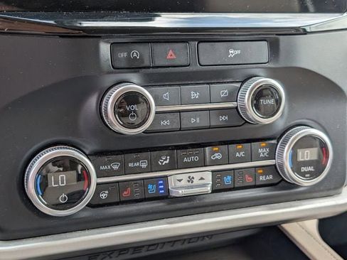 Used 2024 Ford Expedition Limited RWD image 17
