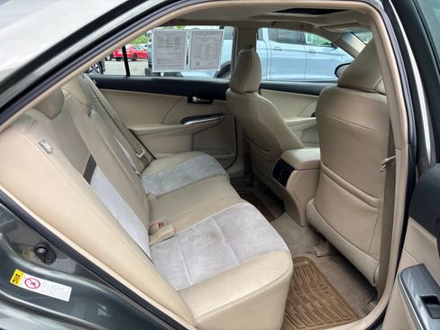 Used 2012 Toyota Camry XLE w/ Leather Pkg FWD image 15