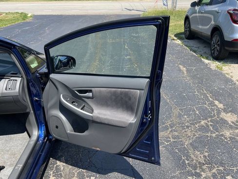 Used 2011 Toyota Prius Five image 28