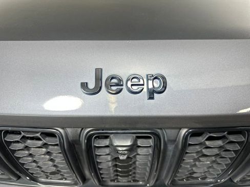 Used 2022 Jeep Grand Cherokee Trailhawk AWD/4WD image 9