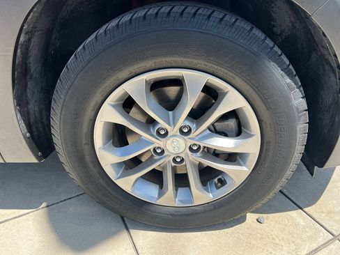 Used 2019 Hyundai Santa Fe SE AWD/4WD image 5