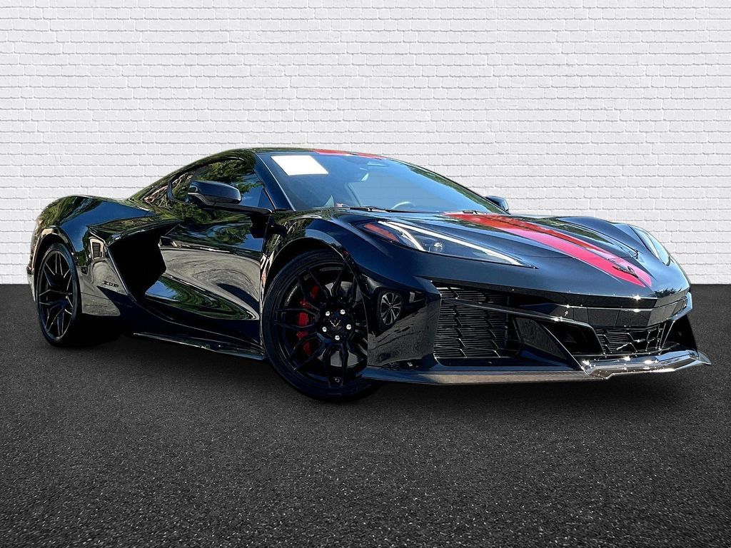 Used 2024 Chevrolet Corvette Z06 RWD image 3