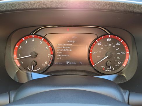 Used 2024 Nissan Frontier Pro-X image 21