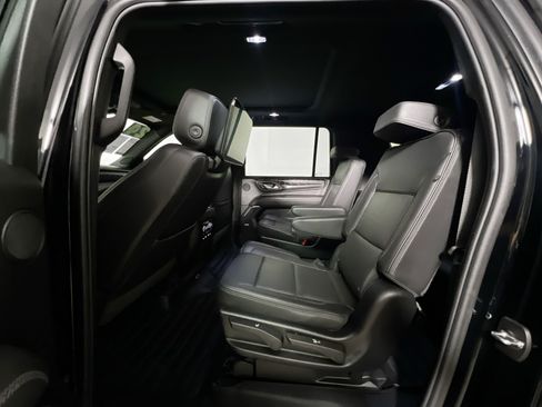 Used 2024 GMC Yukon XL Denali AWD/4WD image 29