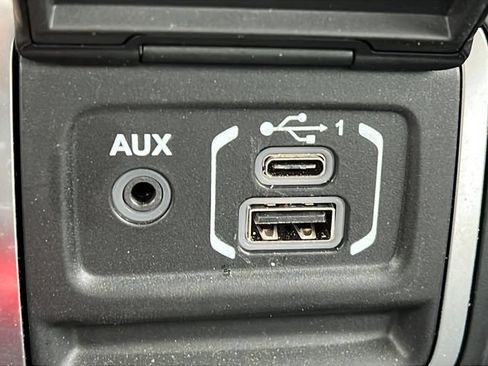Used 2022 Jeep Gladiator Sport AWD/4WD image 17
