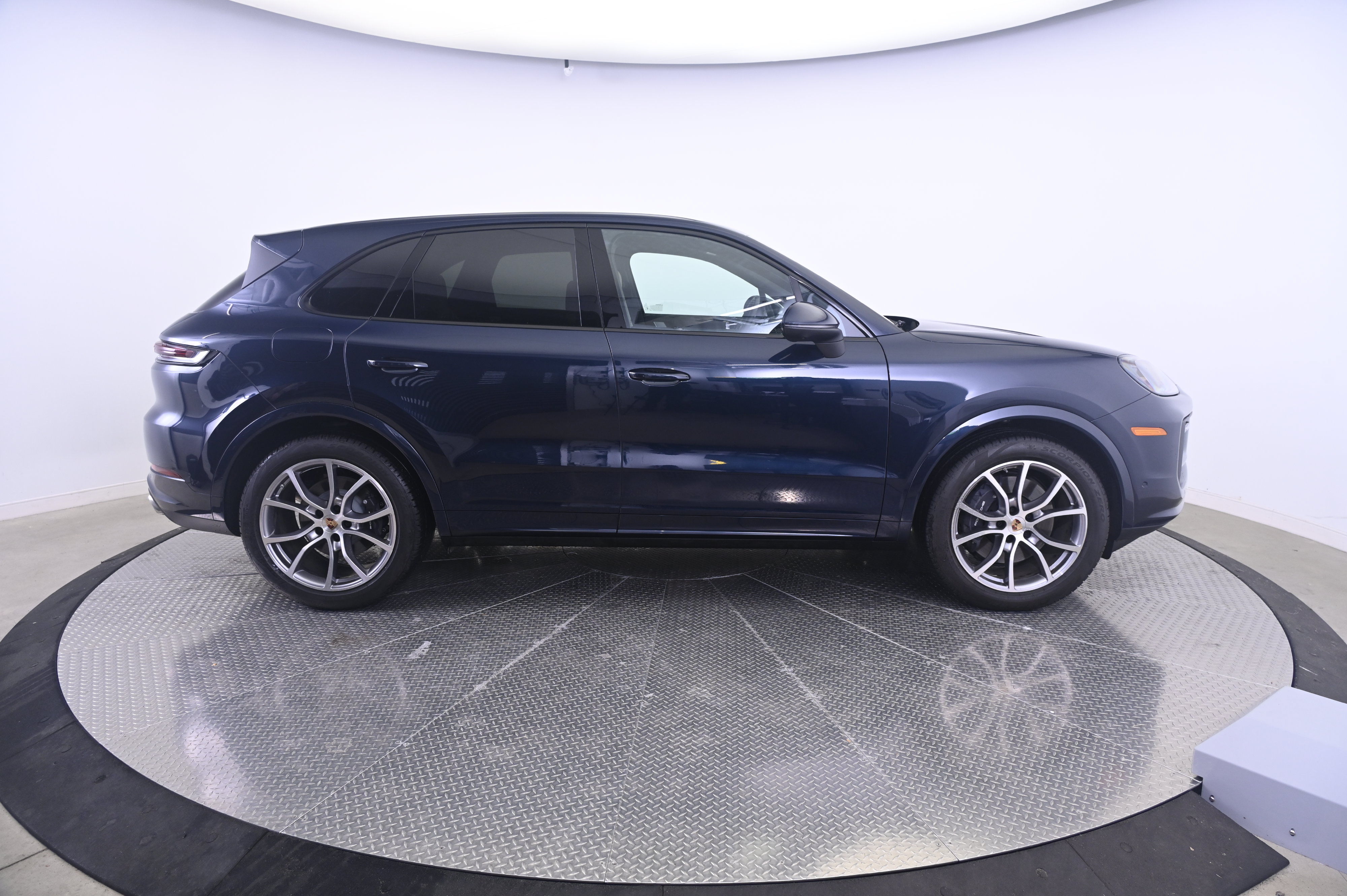 Certified 2026 Porsche Cayenne AWD/4WD image 8
