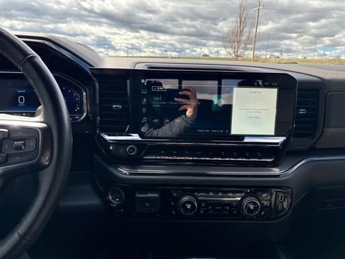 Used 2023 Chevrolet Silverado 1500 ZR2 w/ Technology Package image 18