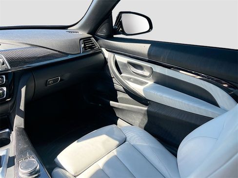 Used 2020 BMW M4 Convertible w/ Competition Package image 24