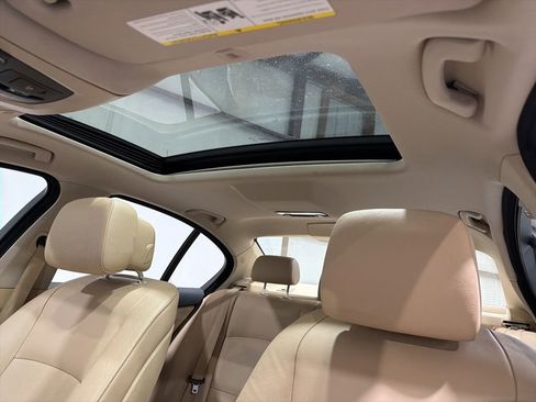 Used 2013 BMW 528i xDrive 528i xDrive image 24