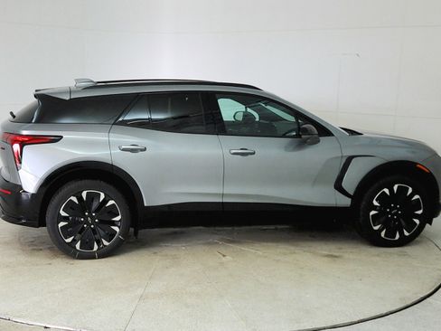 New 2025 Chevrolet Blazer EV RS image 8