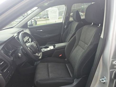 Used 2025 Nissan Rogue SV FWD image 12