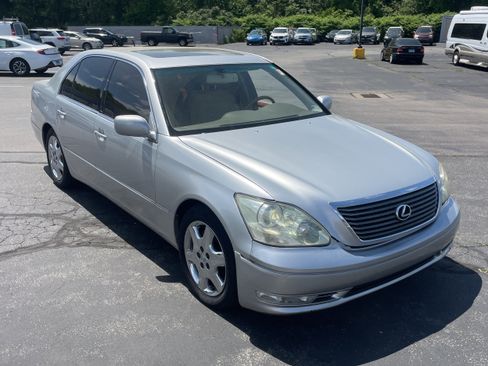Used 2004 Lexus LS 430 RWD image 5