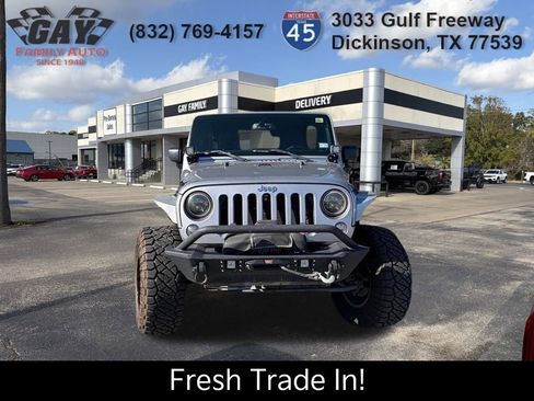 Used 2015 Jeep Wrangler Unlimited Sahara image 2