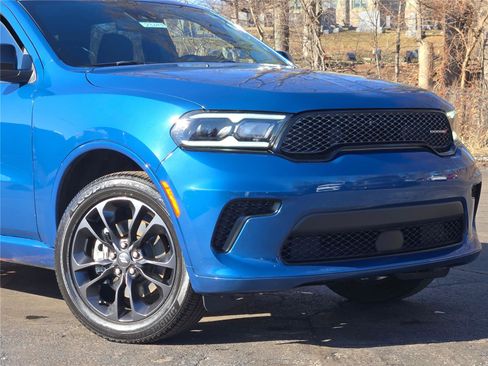 Used 2023 Dodge Durango SXT w/ SXT Blacktop Group AWD/4WD image 2