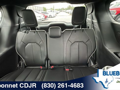 New 2026 Chrysler Pacifica Limited w/ S Appearance Package FWD image 16