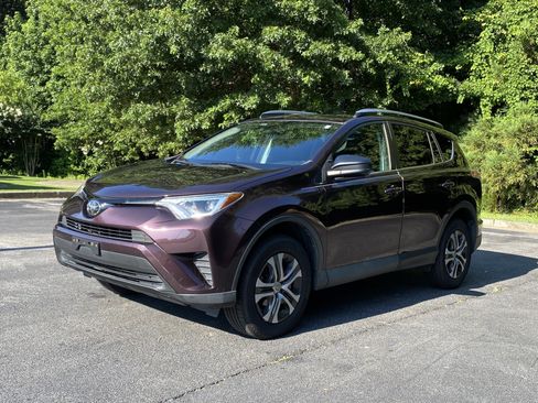 Used 2018 Toyota RAV4 LE w/ Carpet Mat Package AWD/4WD image 5