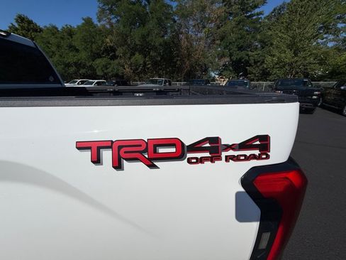 Used 2022 Toyota Tundra Limited w/ TRD Off-Road Package AWD/4WD image 11