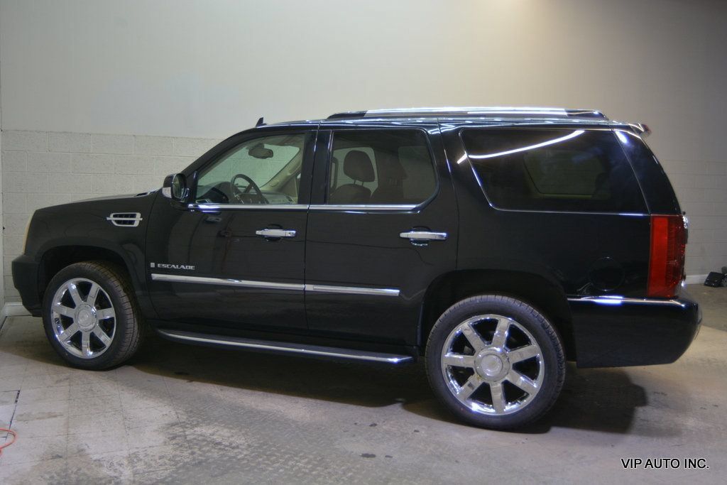 Used 2007 Cadillac Escalade AWD w/ Climate Package image 3