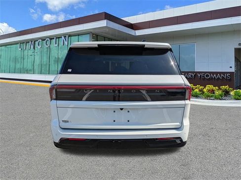 New 2025 Lincoln Navigator Reserve image 5