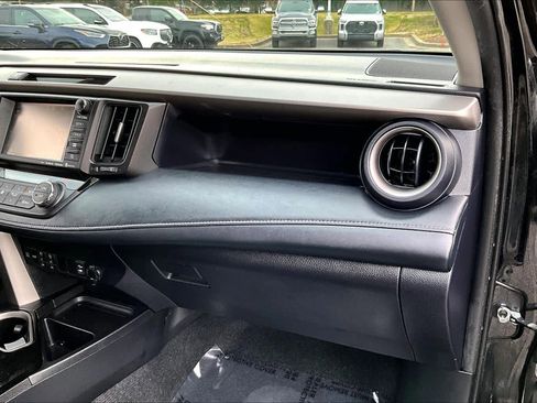 Used 2016 Toyota RAV4 Limited image 18