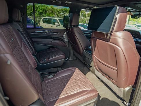 Used 2024 Cadillac Escalade ESV Premium Luxury Platinum AWD/4WD image 34