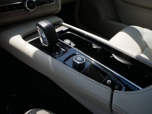 Certified 2023 Volvo XC90 B6 Plus w/ Protection Package Premier AWD/4WD image 24