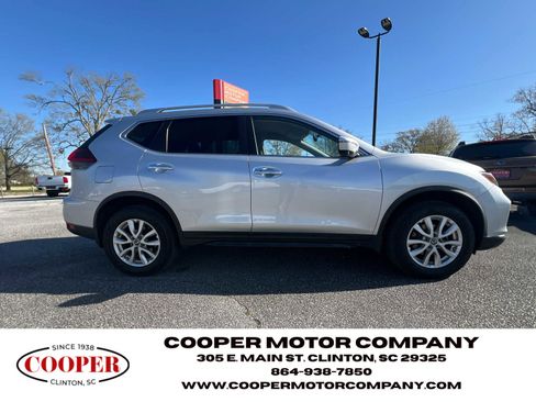 Used 2018 Nissan Rogue SV w/ Premium Package image 10