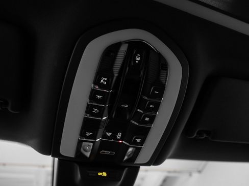 Certified 2025 Porsche Macan image 34