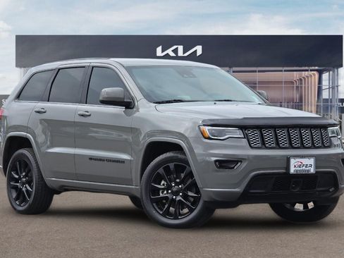 Used 2022 Jeep Grand Cherokee Laredo X AWD/4WD image 2