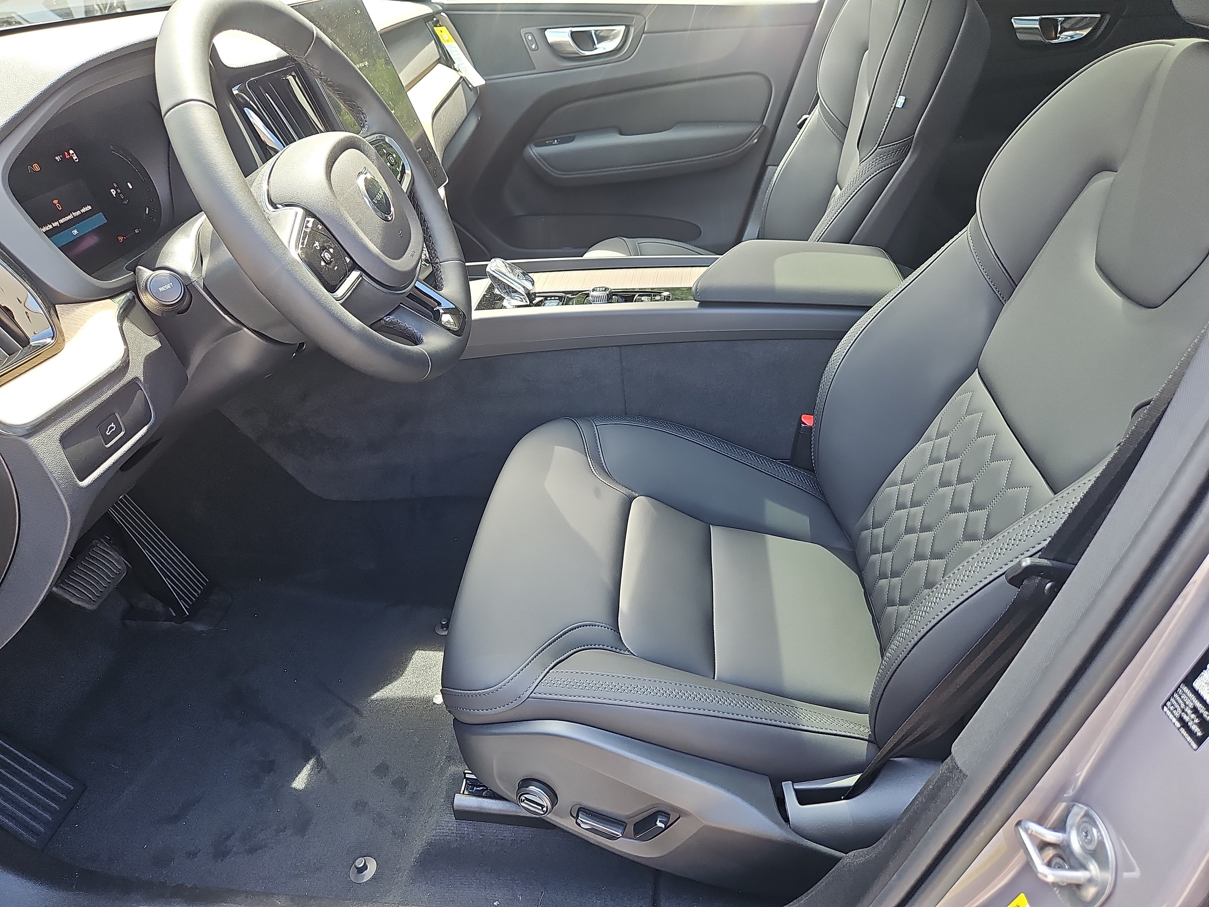New 2026 Volvo XC60 B5 Plus w/ Protection Package Premier AWD/4WD image 19