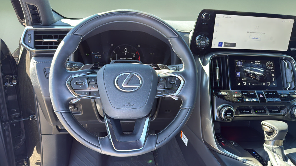 Used 2025 Lexus LX 600 4WD w/ Accessory Package (2T) image 27