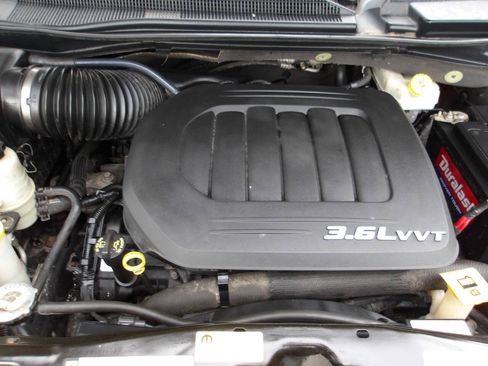 Used 2013 Chrysler Town & Country Touring FWD image 25