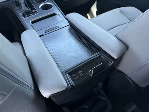 Used 2025 Toyota Sienna XLE FWD image 17
