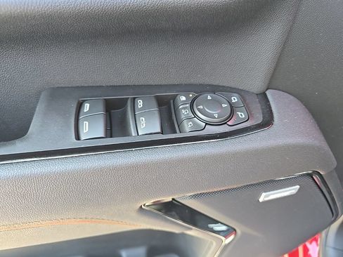 Used 2025 GMC Sierra 2500 AT4 w/ Technology Package AWD/4WD image 10