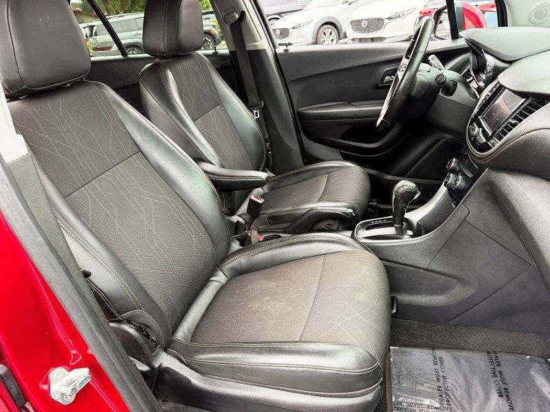 Used 2020 Chevrolet Trax LT w/ LT Convenience Package FWD image 16