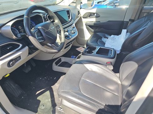 Used 2022 Chrysler Pacifica Touring-L FWD image 8