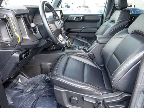 Used 2024 Ford Bronco Badlands w/ Sasquatch Package AWD/4WD image 9