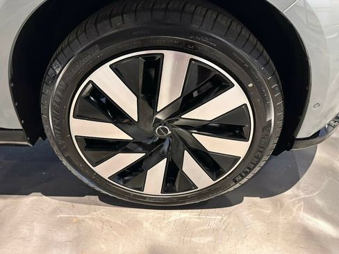 Used 2025 Volvo EX90 Ultra AWD/4WD image 13