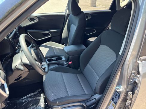 Used 2025 Kia Soul LX w/ LX Technology Package FWD image 35