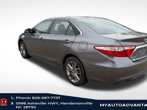 Used 2017 Toyota Camry SE image 4