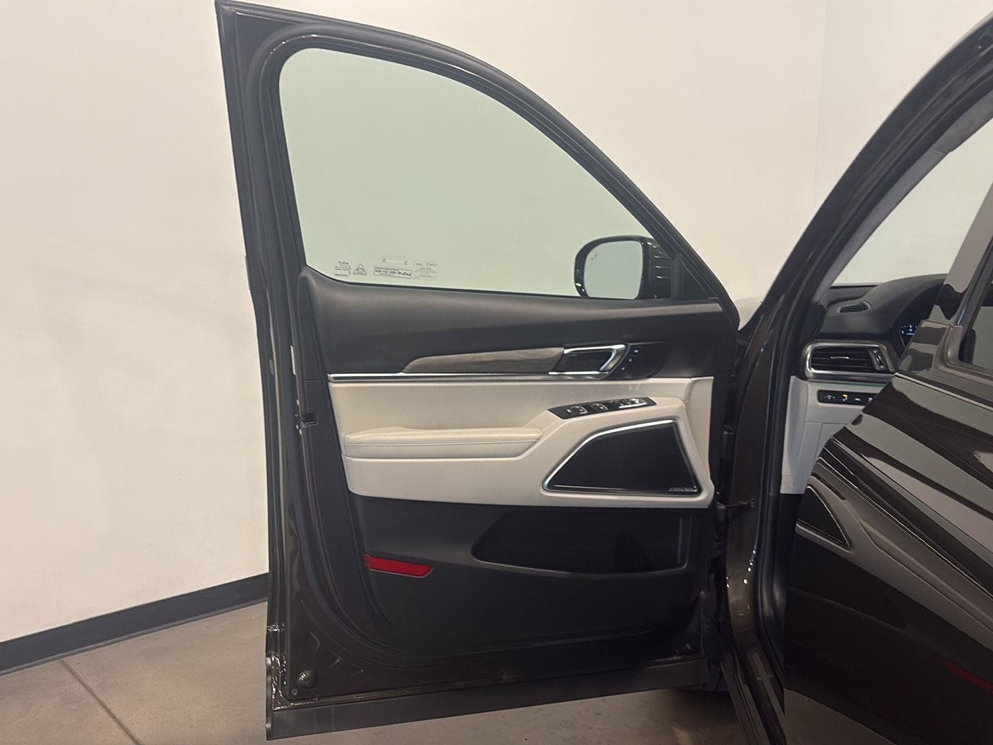 Used 2022 Kia Telluride SX w/ SX Prestige Package AWD/4WD image 10