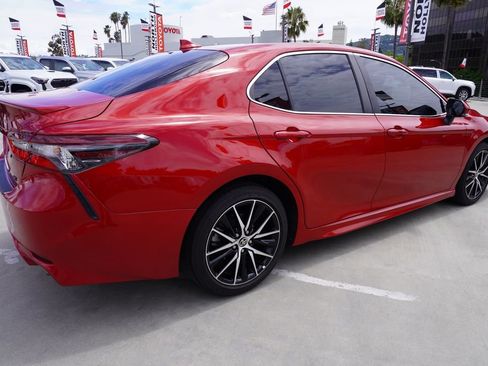 Used 2022 Toyota Camry SE w/ Convenience Package FWD image 7