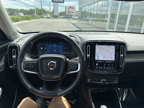 Certified 2025 Volvo XC40 B5 Plus AWD/4WD image 21