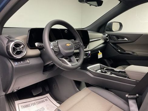 New 2026 Chevrolet Equinox LT w/ Convenience Package II FWD image 11