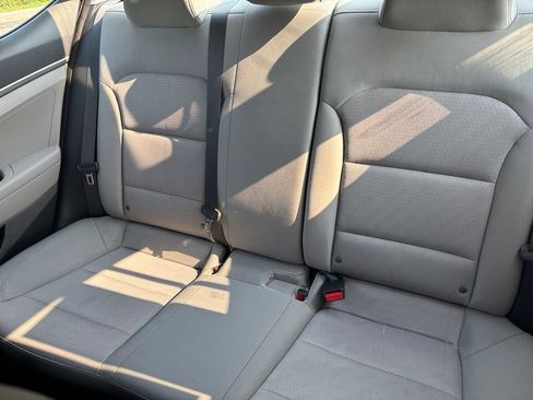 Used 2017 Hyundai Elantra SE FWD image 19