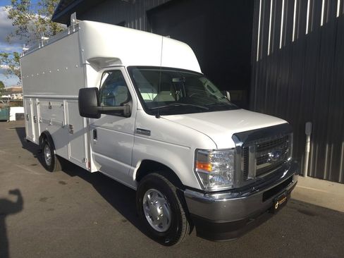 Used 2022 Ford E-350 and Econoline 350 Super Duty w/ Power Windows & Locks Group RWD image 6
